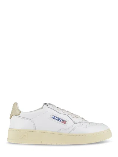 Autry Low-top Smooth Leather Sneakers With Contrasting Heel Tab In White