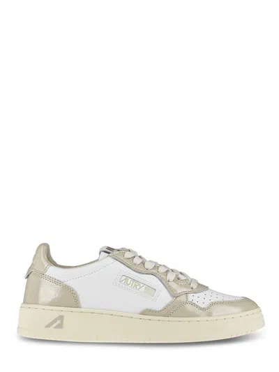 Autry Low-top Sneakers Combining Smooth And Patent Leather In Gray