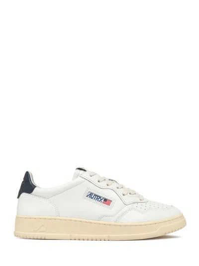AUTRY LOW-TOP SNEAKERS IN SMOOTH WHITE LEATHER