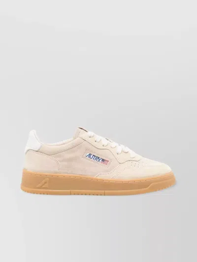 Autry Low Top Sneakers Medalist Wom In Neutrals