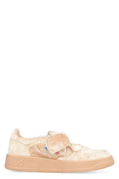 Autry Low-top Modern Velvet Sneaker In Orange