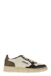 Autry Leather Medalist Low Super Vintage Sneakers In Multi