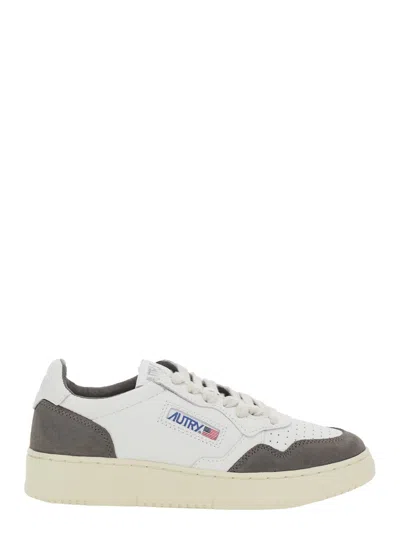 AUTRY MEDALIST GREY LOW TOP SNEAKERS WITH LOGO LETTERING ON THE TONGUE AND PERFORATED TOE IN LEATHER WOMAN