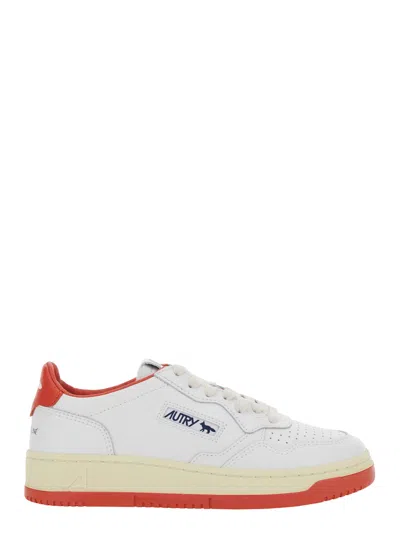 AUTRY MEDALIST LOW X MAISON KITSUNÉ WHITE AND RED SNEAKER WITH SIDE LOGO AND LOGO LETTERING ON THE BACK IN