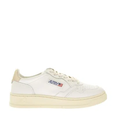 Autry Medalist Lace-up Sneakers In White