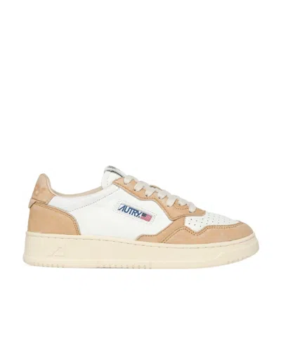 Autry Medalist Lace-up Sneakers In White