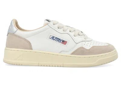 Pre-owned Autry Medalist Leather Low Beige (women's) Sneakers In White/silver