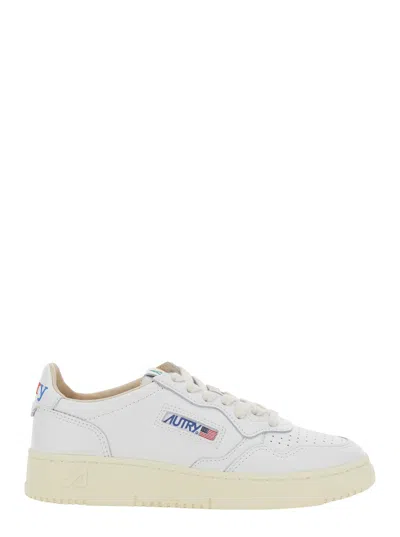 Autry Medalist Leather Low Top Sneaker With Logo Patch Details In White