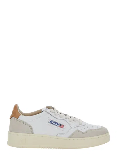 Autry Medalist Leather Low Top Sneaker With Logo Patch On The Tongue For Women In White