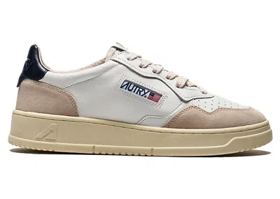 Pre-owned Autry Medalist Leather Low (women's) Sneakers In White/blue