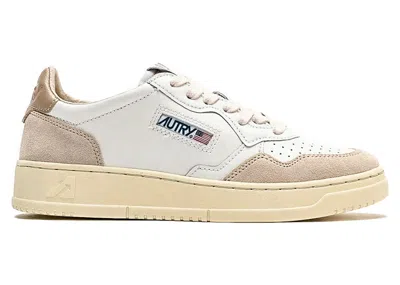Pre-owned Autry Medalist Leather Low (women's) Sneakers In White/pepper