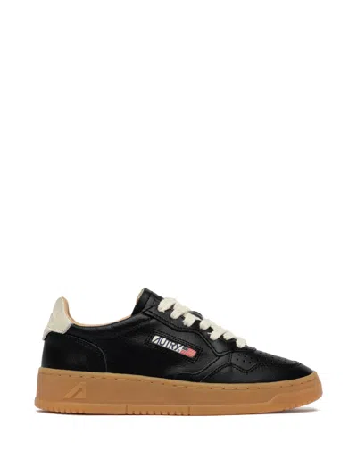 Autry Medalist Leather Sneakers In Black