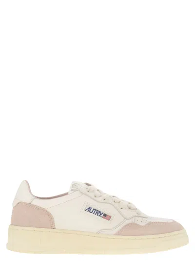 Autry AUTRY Medalist sneakers in white/powder leather and suede