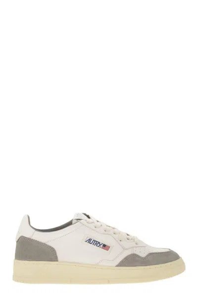 Autry Medalist Low In White