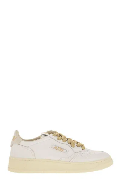 Autry Medalist Low In White