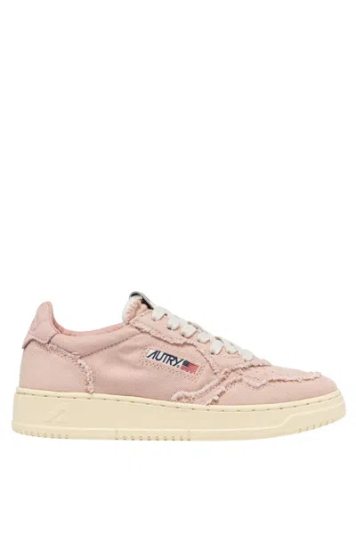 Autry Medalist Low Denim Denim In Neutral