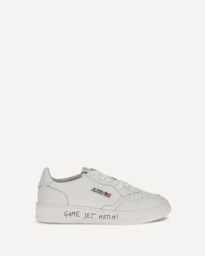 Autry Medalist Low Trainers In Smooth Calfskin With Perforated Toe In White