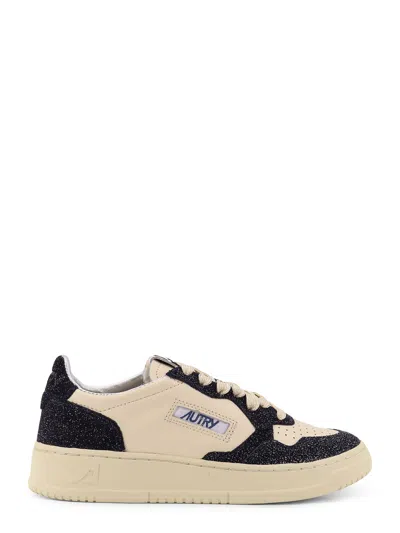 Autry Medalist Low Leather Low-top Sneakers In Black