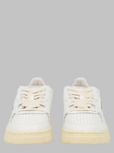Autry Medalist Low Leather Sneaker For Women In White
