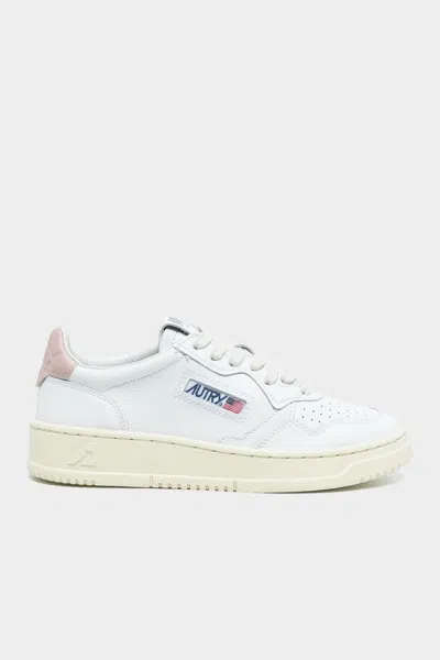 Autry Medalist Low Leather Sneaker In White Pink