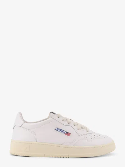 Autry Medalist Low Leather Sneakers In White