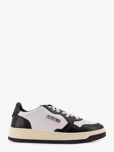 Autry Medalist Low Leather Sneakers In Black