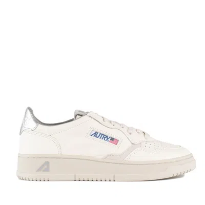 AUTRY AUTRY MEDALIST LOW LEATHER SNEAKERS COLOR SILVER AND WHITE