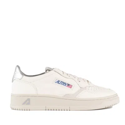 AUTRY AUTRY MEDALIST LOW LEATHER SNEAKERS COLOR SILVER AND WHITE