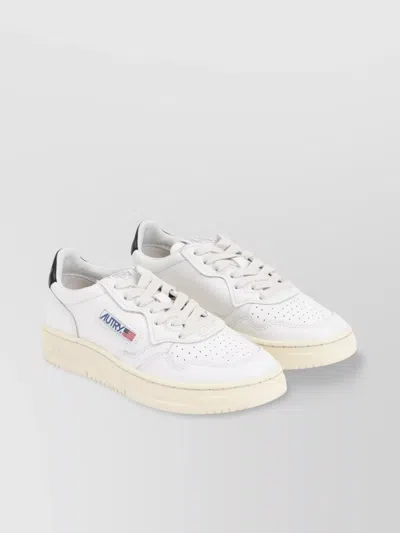 Autry Medalist Low Leather Sneakers In White