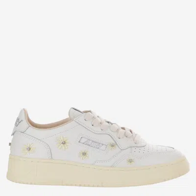 Autry Medalist Low Leather Sneakers In White