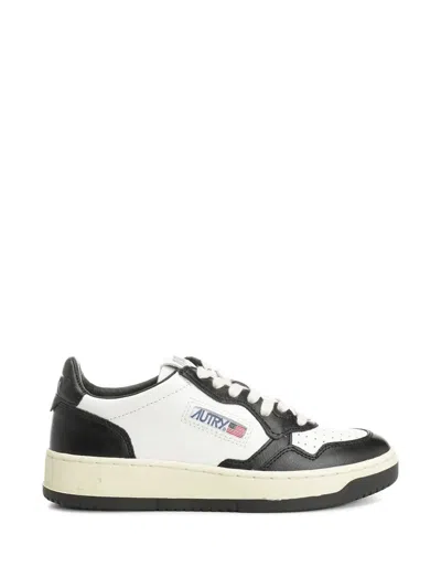 Autry Medalist Low Leather Sneakers In White