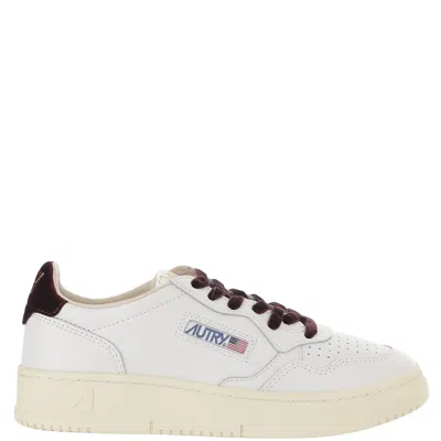 Autry Medalist Low Leather Sneakers With Velvet Lacing In Red