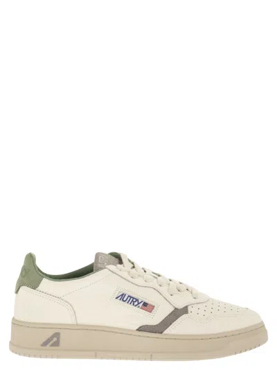 Autry Medalist Low Leather Trainers In White
