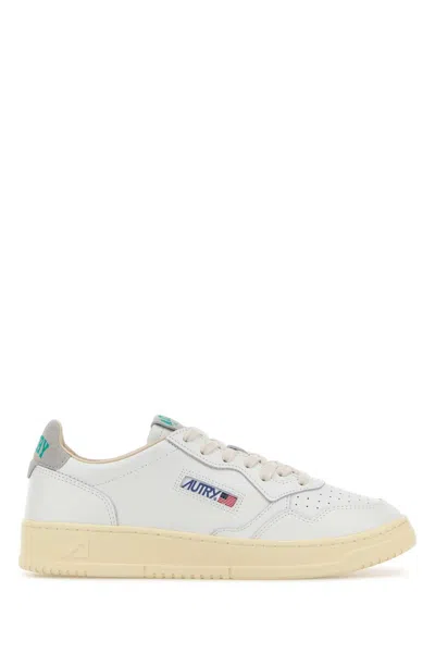 Autry Medalist Low Trainers In Smooth Calfskin With Perforated Toe In White
