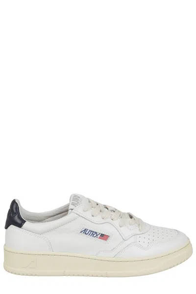 Autry Medalist Low Man Sneakers In White