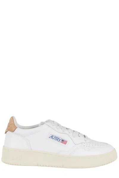 AUTRY AUTRY MEDALIST LOW ROUND TOE WHITE LEATHER SNEAKERS