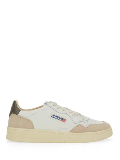 Autry Medalist Low Sneaker In Neutral