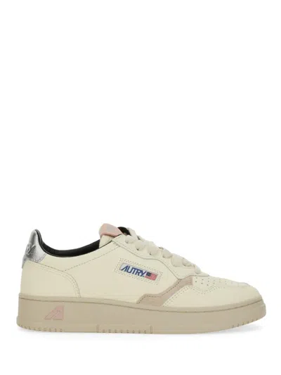 Autry Medalist Low Sneaker In Neutral