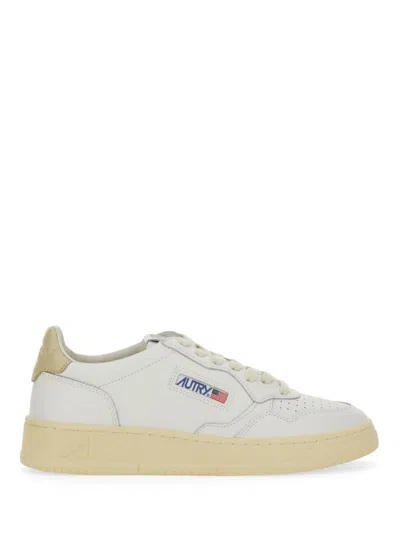 Autry Medalist Low Sneaker In Neutral