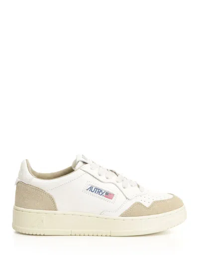 Autry Medalist Low Sneaker In Ivory/black
