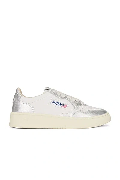 Autry Medalist Low Sneaker In Leather & Leather Silver