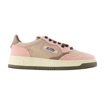 AUTRY AUTRY MEDALIST LOW SNEAKER