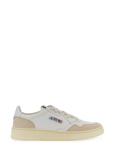 Autry Medalist Low Sneaker In Neutral