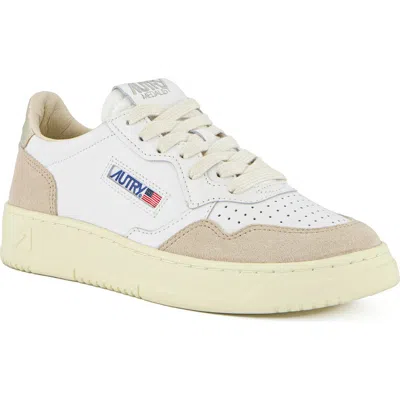 Autry Medalist Low Sneaker In Neutral