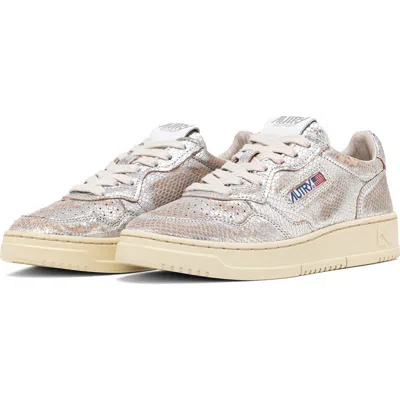 Autry Medalist Low Sneaker In Neutral