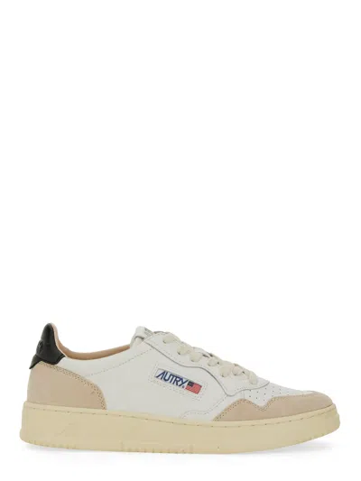 Autry Medalist Low Sneaker In Neutral
