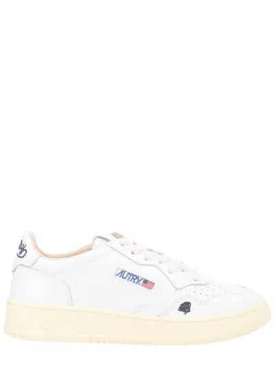 Autry "medalist Low" Sneaker In White