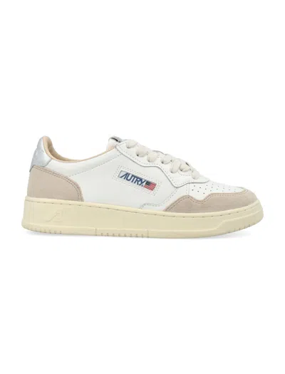 Autry Medalist Low Sneakers In Silver, White