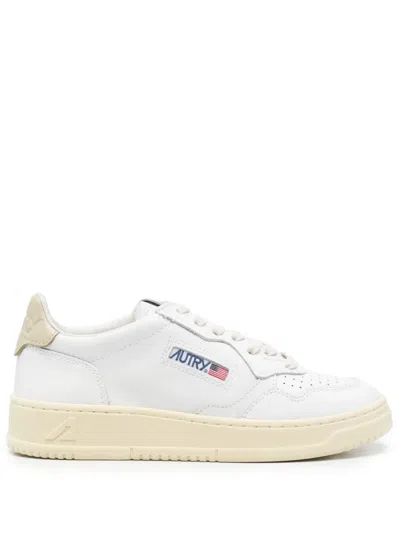 Autry Medalist Low Sneakers In White
