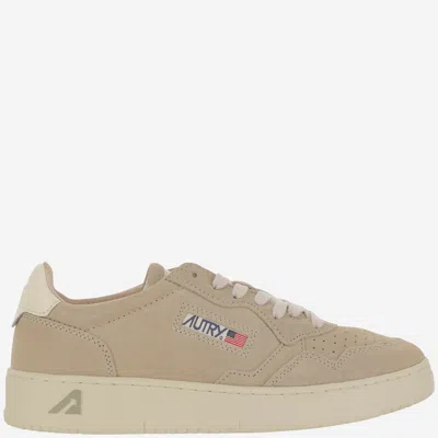 Autry Medalist Low Sneakers In Neutral